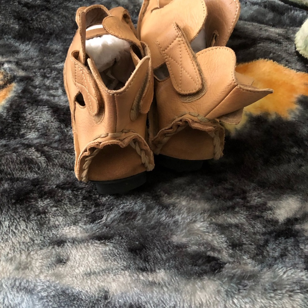Shoes - Picture 5 of 6